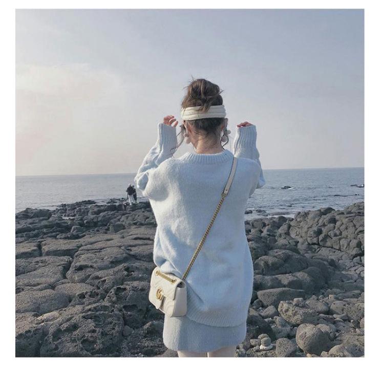 Damen Weicher Blauer Fufu Pullover: Lockerer, wachsartiger Strickpullover für Herbst und Winter