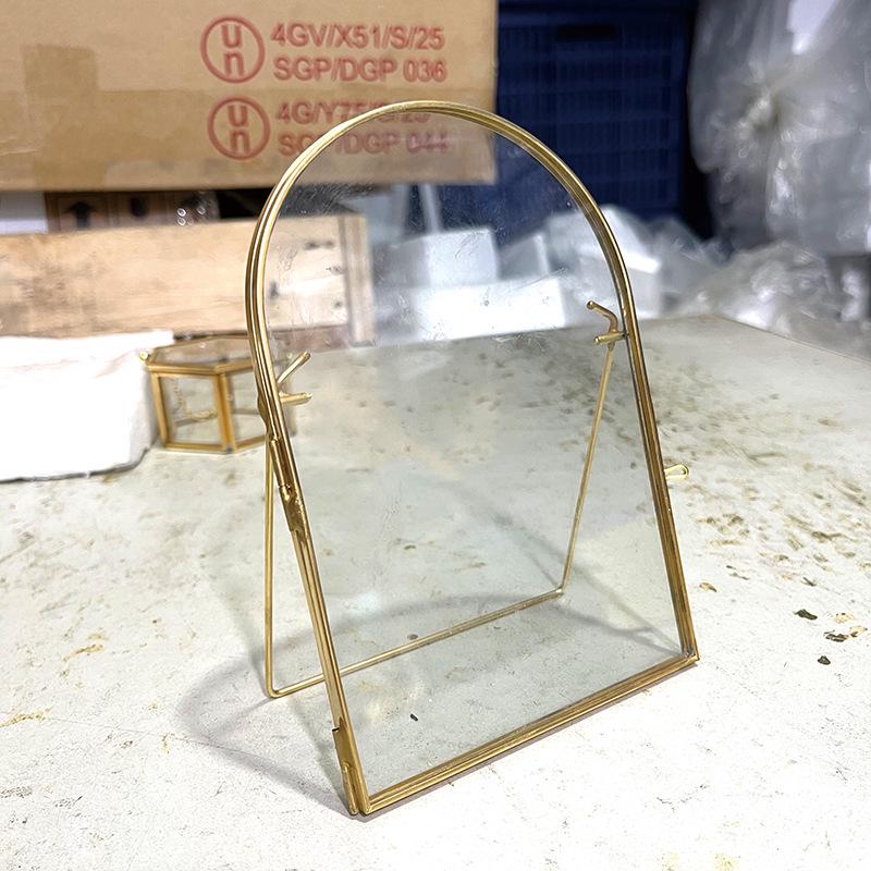 

Semi-circular Glass Metal Frame for Photo or Plant Display 10.8 x 15.6 cm