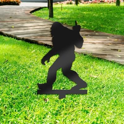 1 estaca de jardim com silhueta de Sasquatch impressionante - decoração durável para áreas externas. Para jardim e pátio. Presente ideal para inauguração de casa ou Halloween.