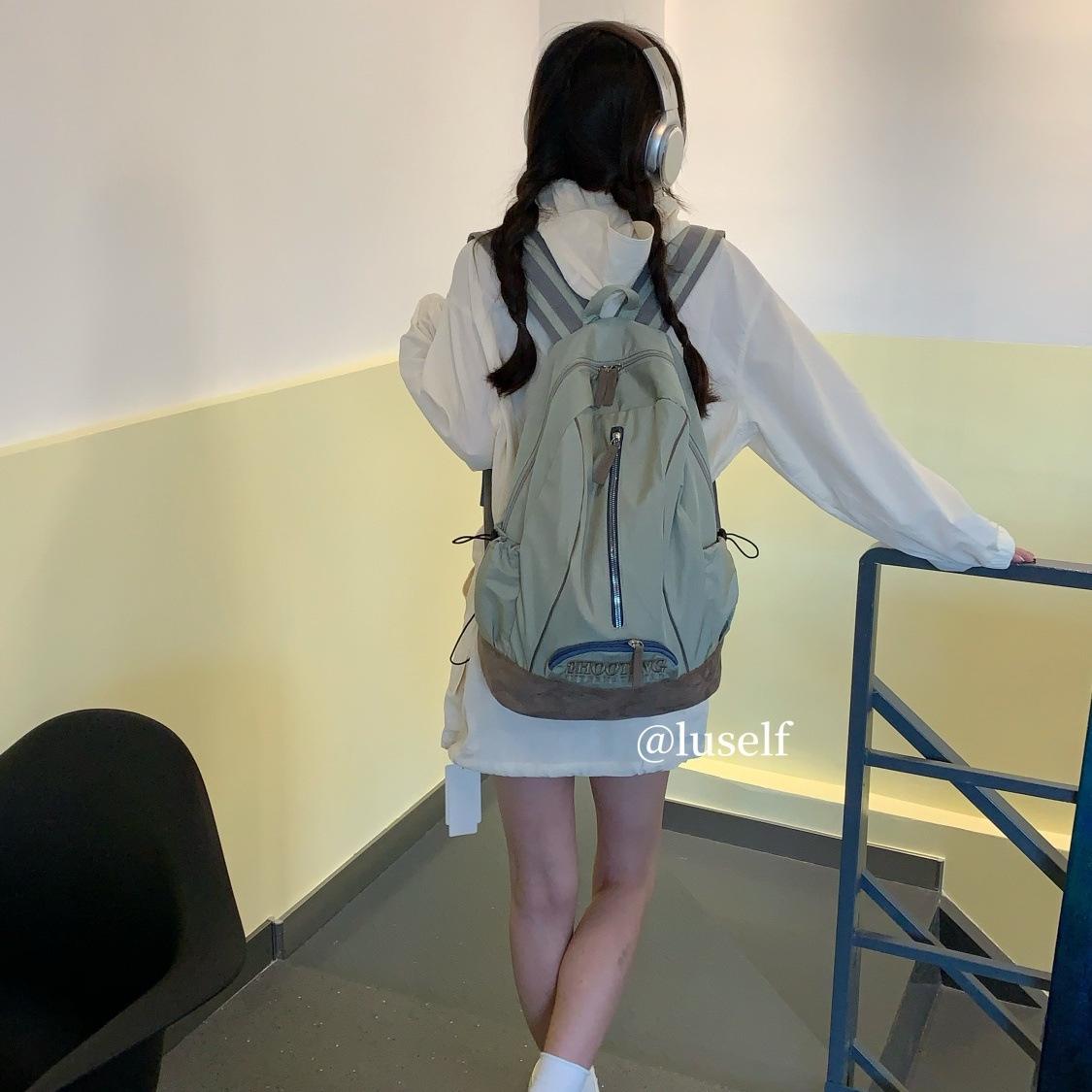 

American-Style Large-Capacity Mountaineering Backpack: Casual College & High School Student Favorite