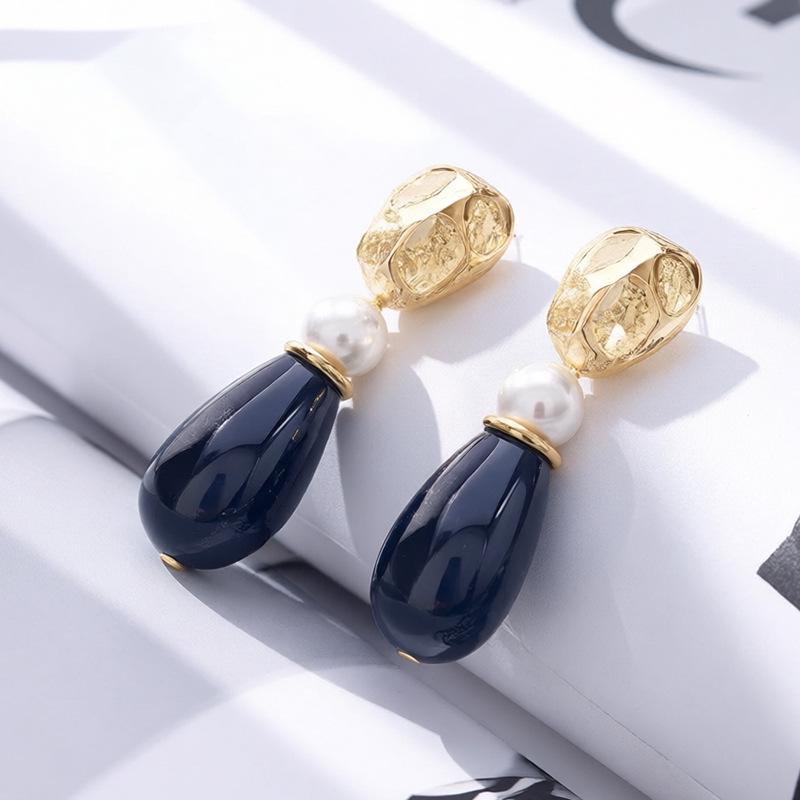 European Vintage Pearl Drop Earrings: Elegant Resin Design for Women