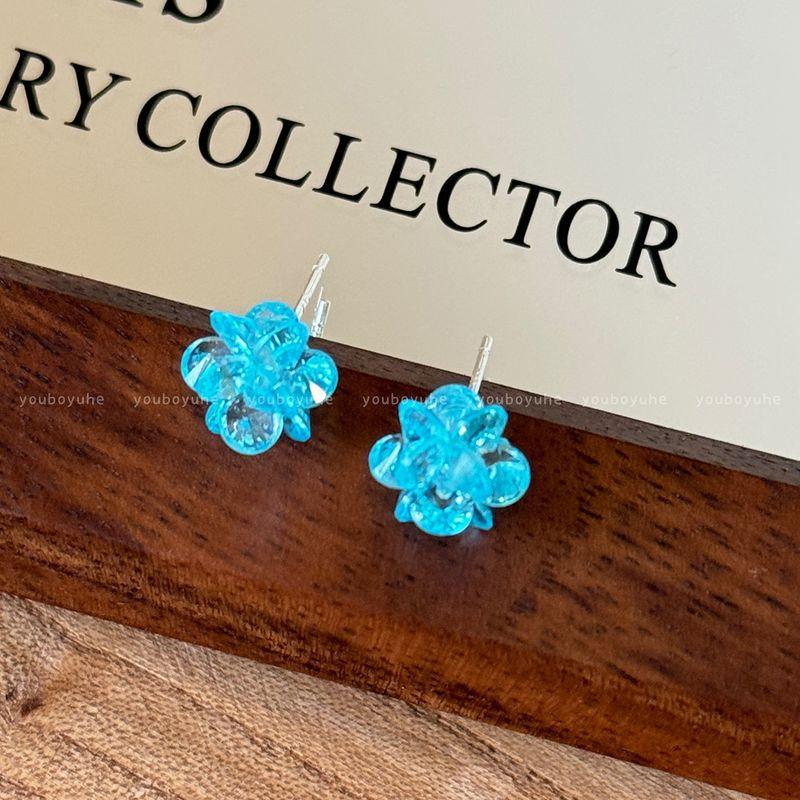 

Summer Clear Zircon Flower Stud Earrings for Women 2025 New Arrival Small Delicate Earrings Unique Design Fancy Earrings