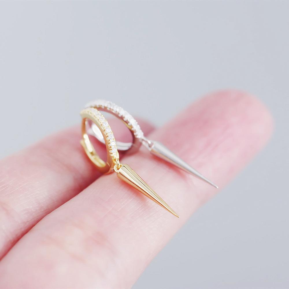 Gold-Plated Zirconia Cone Stud Earrings, INS Style Ear Cuff, Hip Hop Fashion Accessories for Women.