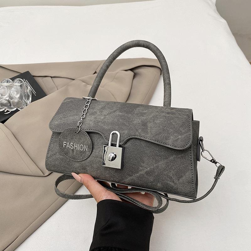 

Casual fashion messenger bag casual retro underarm small square bag 2025 winter new foreign style retro shoulder bag чёрный