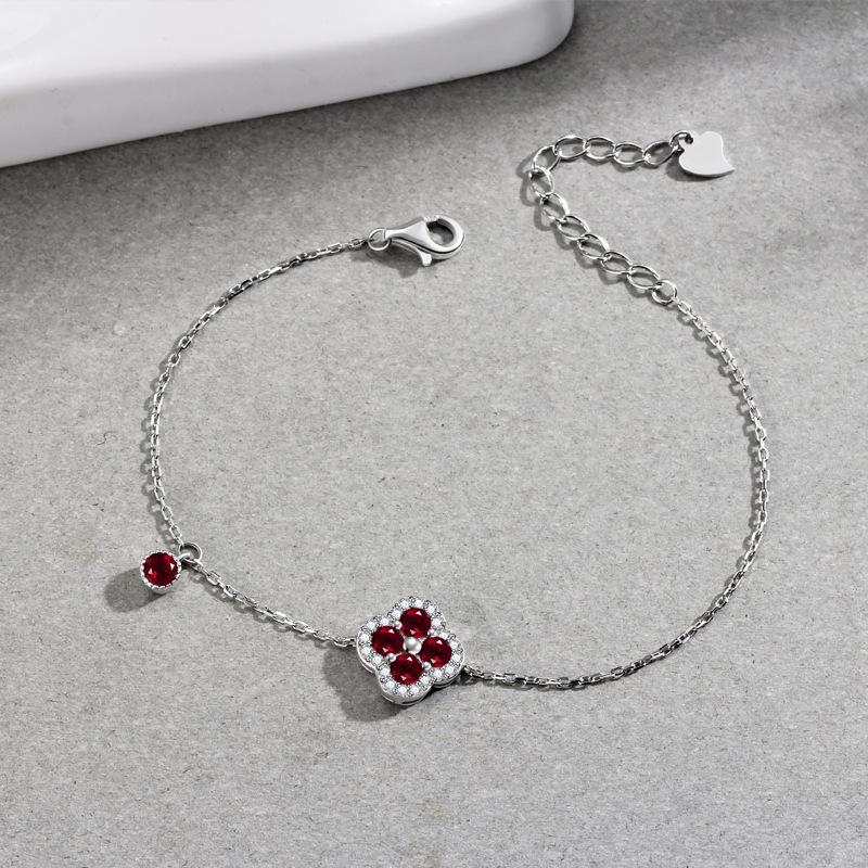 Favorite Four-leaf Clover Bracelet for Women, Niche Light Luxury Fashion Versatile Temperament, High Ins Style Gift for Women