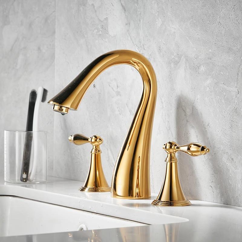 Luxusní umyvadlové baterie Tuqiu Mosaz Zlatá Koupelnová baterie Široce rozšířená dřezová baterie 3 otvory Teplá a studená dřezová baterie Vodní kohoutek