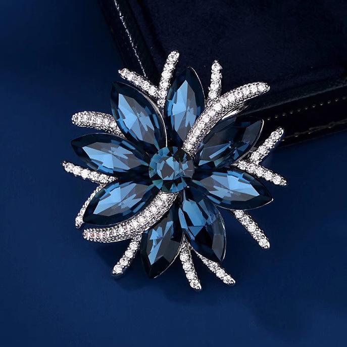 Luxurious Sunflower Brooch, High-end Feminine Elegance, Crystal Brooch, Niche Design Sense Brooch