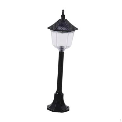 Miniaturowa latarnia uliczna, lampa słupkowa dla pociągu, latarnia zewnętrzna w stylu vintage na ścieżkę dla