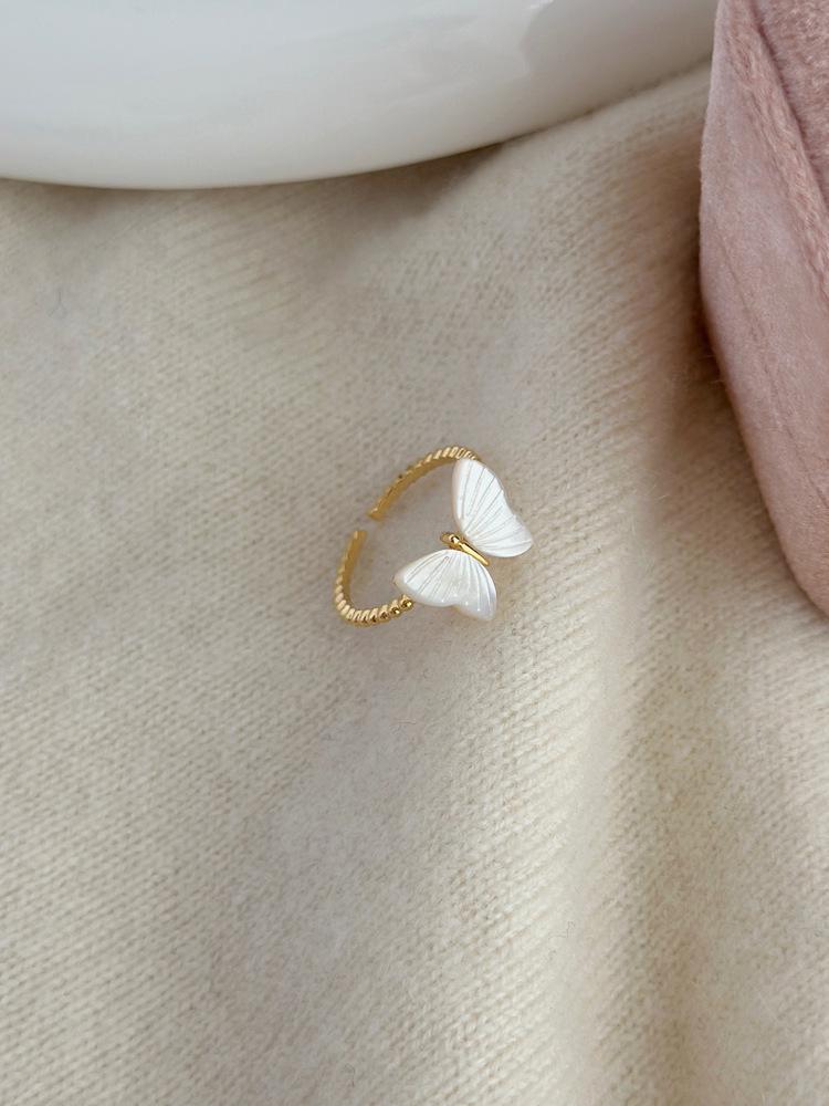 Elegant Retro Butterfly Micro-Pave Ring: Exquisite, Versatile Hand Jewelry with a Sweet Niche Design