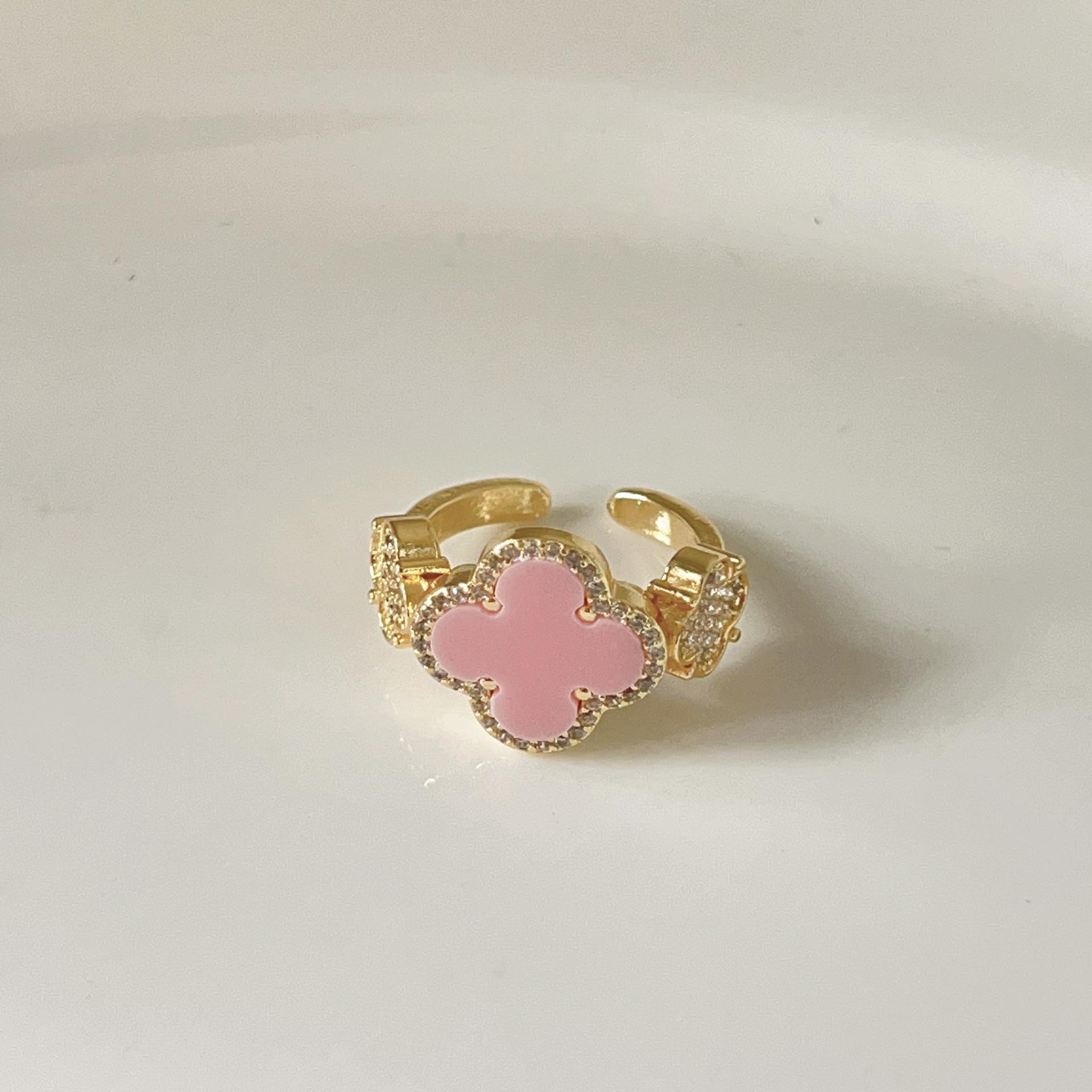 

A niche high-end light luxury four leaf clover zircon ring for women with retro style and adjustable opening Opening adjustable рожевий