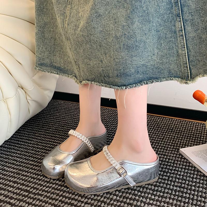 A New Style of Thick-soled Height-increasing Shoes with A Toe Cap and A Half-slipper A Single Cool Flip-top Shoe