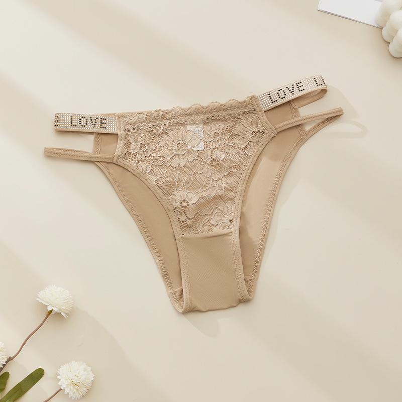 European & American Sexy Lace Thong: Floral Hollow Waistband, Rhinestone Adornment, Pure Cotton Crotch, Comfortable, Breathable Design.
