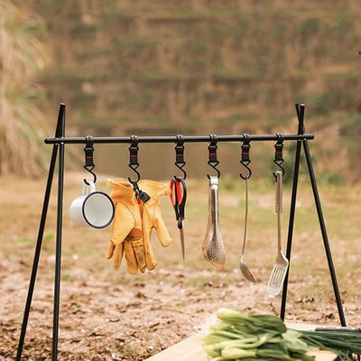 Aluminiowy Stop Campingowy Stojak Wiszący Wielofunkcyjny Przenośny Trójkątny Stojak z Haczykami na Piknik Grill na Wędrówki Plecakowanie