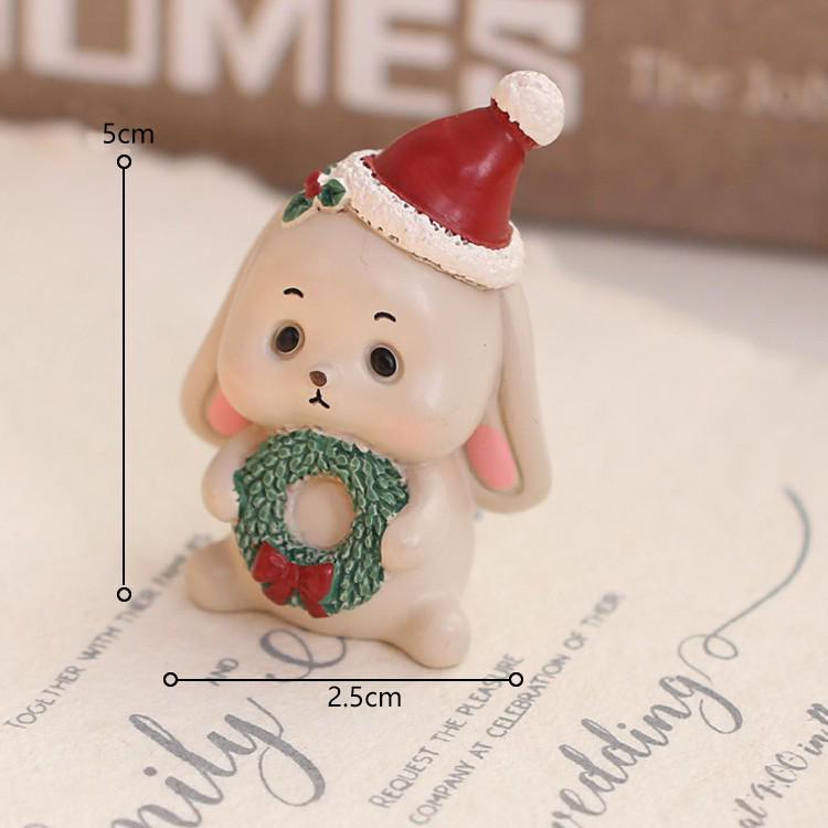 Creative Christmas Tree Decor: Wooden House Ornaments & Family Pendants