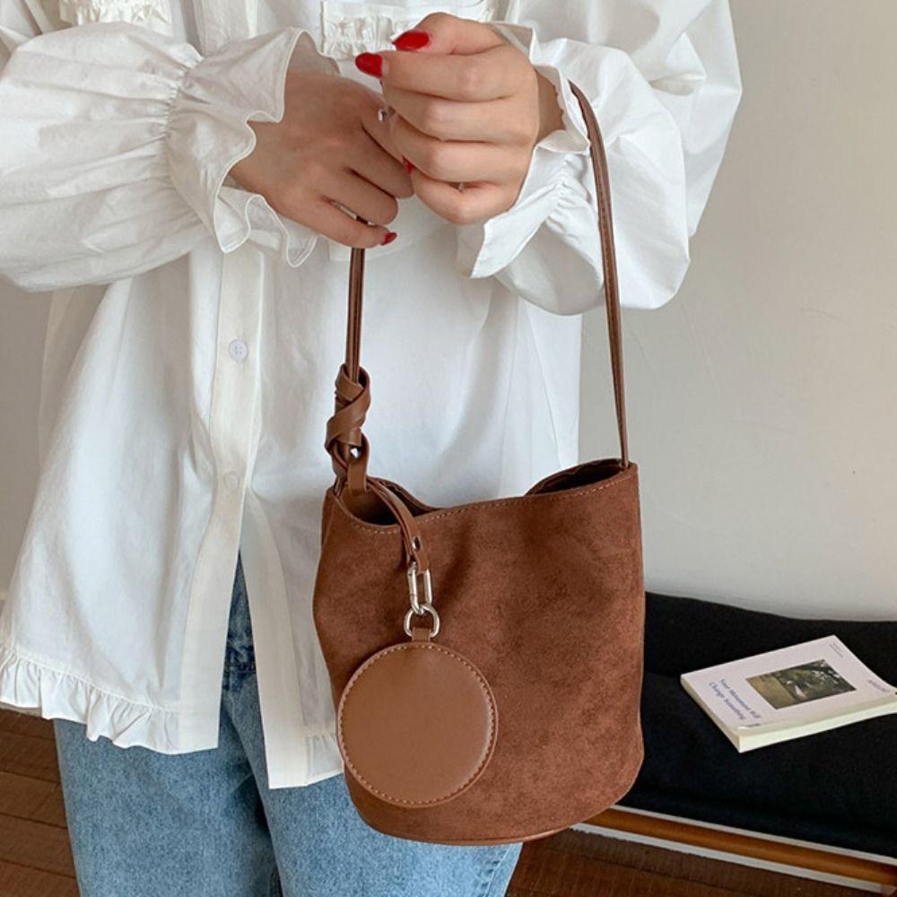 with Round Pendant Faux Suede Bucket Bag Handbag Large Capacity Slouchy Hobo Bags Bucket Bag Shoulder Bag Solid Color Tote Bag