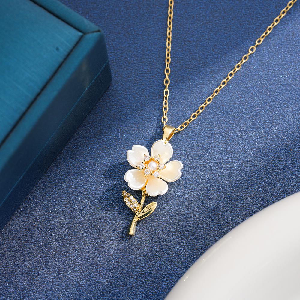 Chic Tulip Flower Pendant Necklace: Sweet Style Accessory
