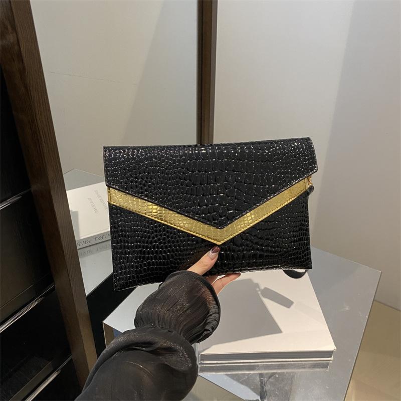 

Trend simple envelope bag women 2025 high-end sense new personalized foreign style fashion foreign style versatile hand bag чорний