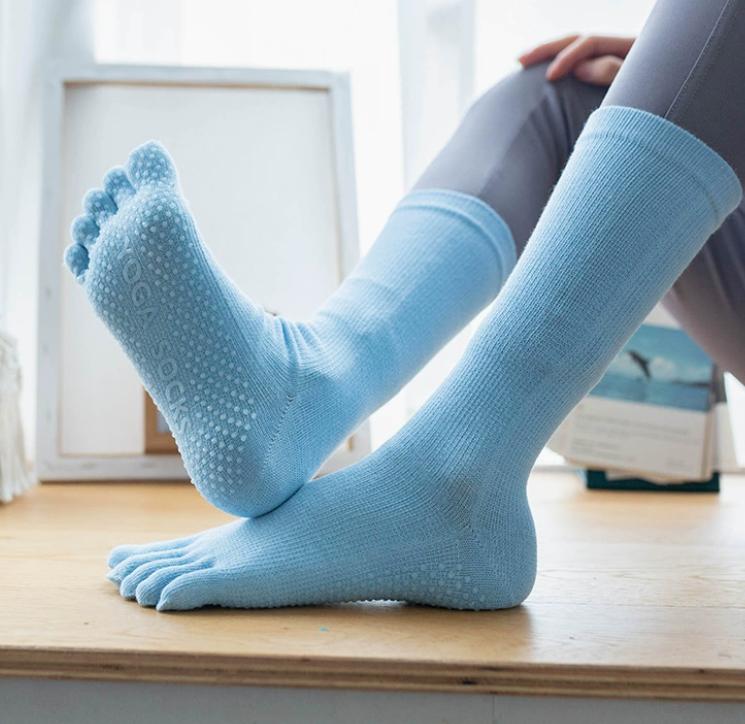Women 's Compression Pink Five-finger Yoga Socks for Pilates Sporty Anti-Slip Cotton 5-Toe Mid Socks Custom Logo