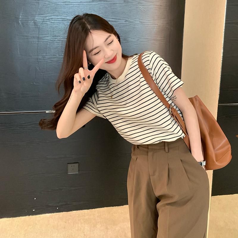 Retro Striped Short-sleeved T-shirt for Women's Design Round Neck Base Shirt Summer Loose Casual Student Top