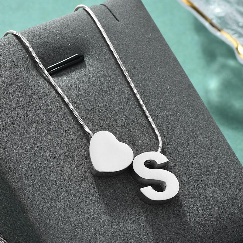 Elegante Colar com Pingente de Coração com Alfabeto Personalizado em Aço Inoxidável para Mulheres