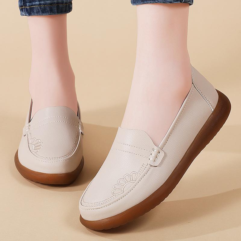 Women's casual large-sized spring and summer breathable loafers, walking leather shoes, fashionable flat work shoes for women