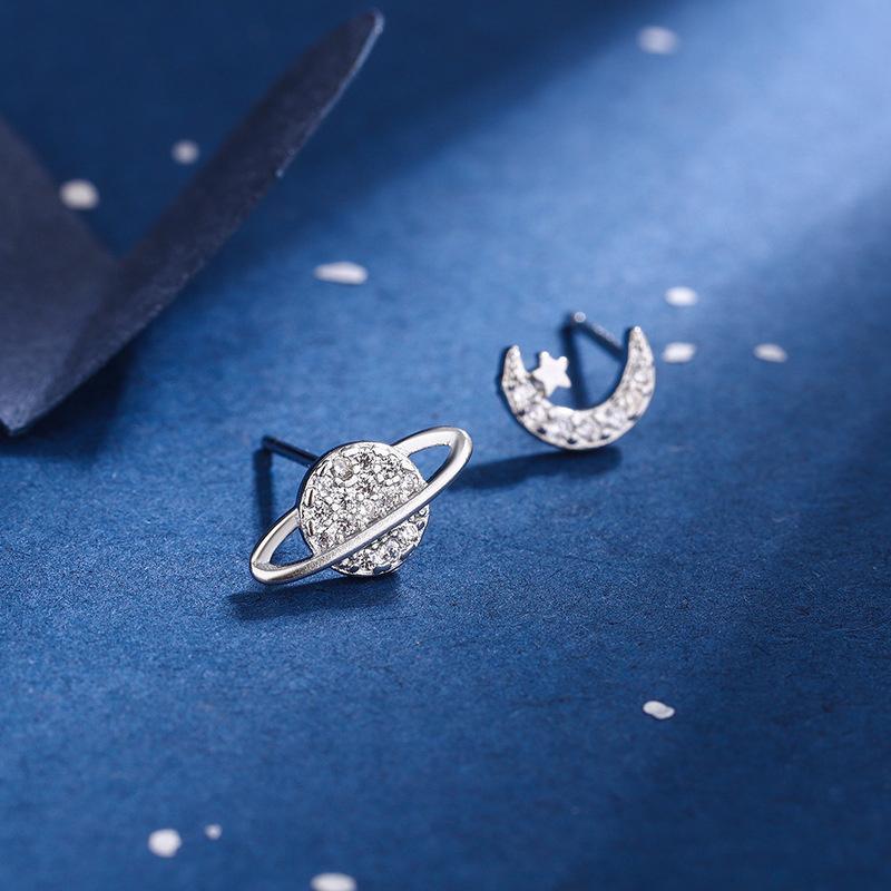 

Простые серьги-гвоздики для пирсинга для женщин, звезда, луна, циркон, гвоздики для хряща козелка, асимметрия, ювелирные изделия белый