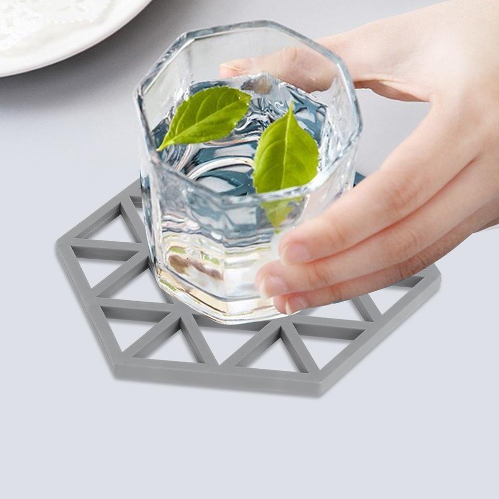 

4Pcs Household Dining Table Thicken TPR Coaster Hollow Heat Insulated Cup Pad MatsHexagonal Grid Type Gray
