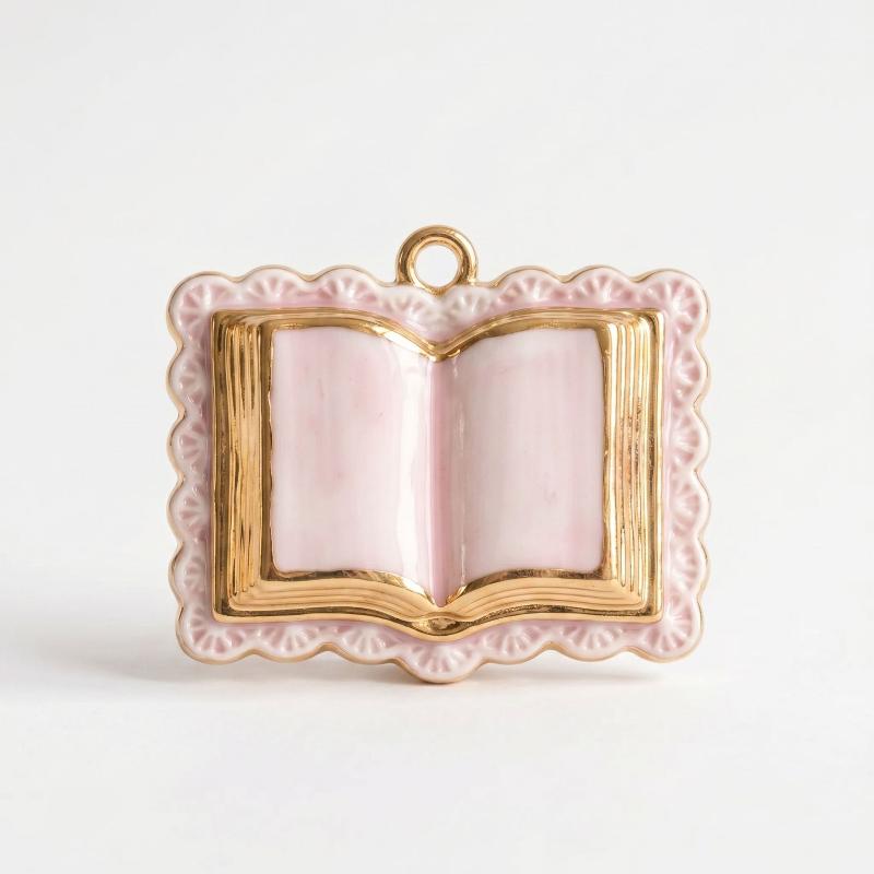 French-Style Powder Lace Pendant Delicately Dripping Oil Exquisitely Gold-Edged A Retro Girlish Accessory A Charming Design.