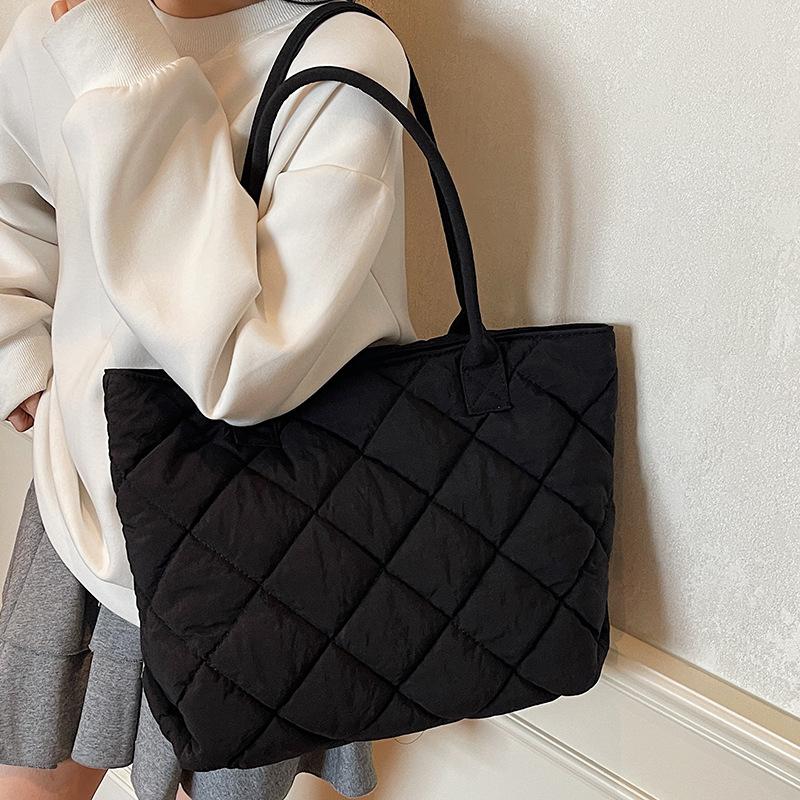 Large capacity embroidered thread rhombus portable tote bag trendy new female college student class commuter bag casual shoulder bag