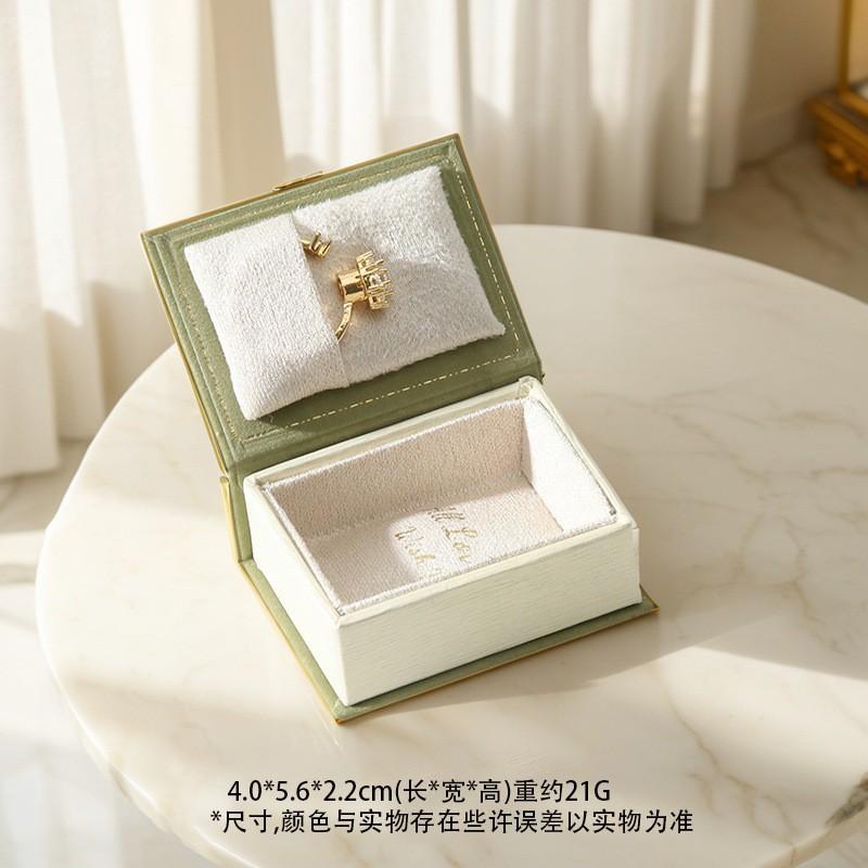 

Flip-top Vintage Ring Box, Magnetic Small Jewelry Box, Creative Book-shaped Pendant Earring Box, Jewelry Packaging Paper Box. One Size зелёный