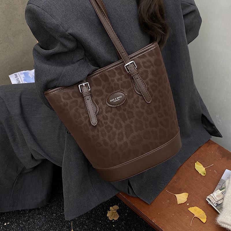 

Trendy Large-Capacity Women s 2025 Fall/Winter Shoulder Tote