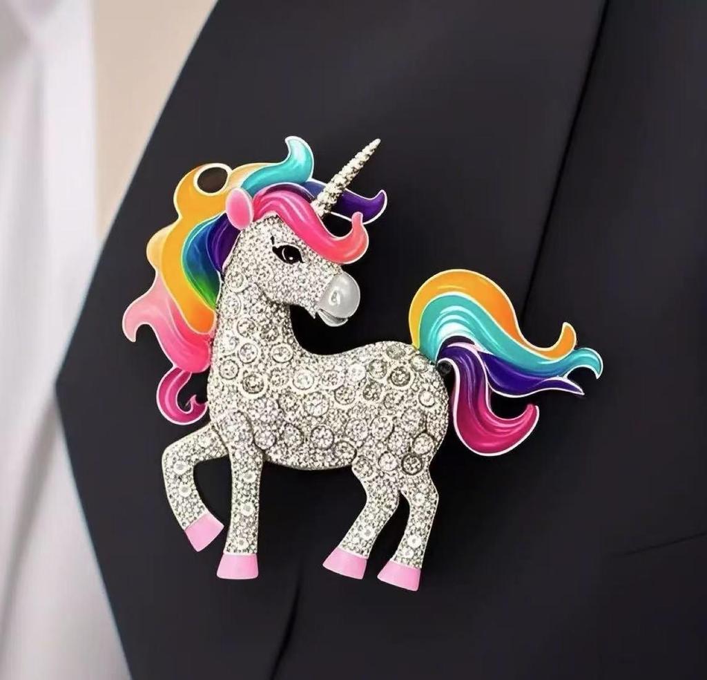 Pearl Heart Brooch: 2025 Autumn/Winter Trend - Korean Exquisite Pin for Women