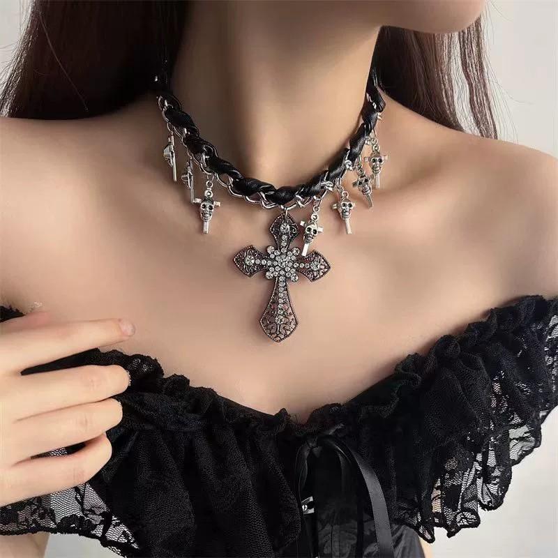 Gothic Punk Alloy Necklace With Rivet Pendant Edgy Minimalist Choker Women 30cm Chain Metal Woven Punk Rivet Skull Cross Pendant