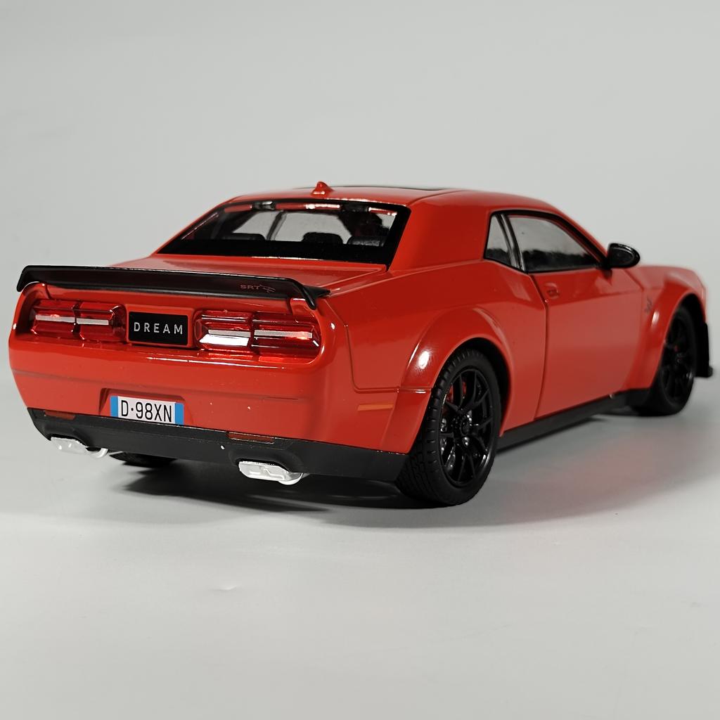 1/24 Dodge Challenger Hellcat Redeye Alloy Metal Diecast Car Model Sound and Light Outdoor Collections Trendy Toys Ornaments Boy