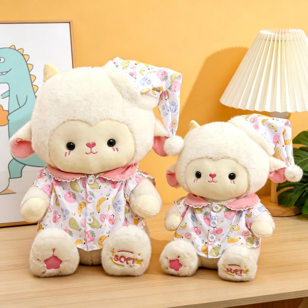 Süßes Schaf Plüschtier mit Fruchtpyjama Weiches Kuscheltier für Mädchen und Kinder