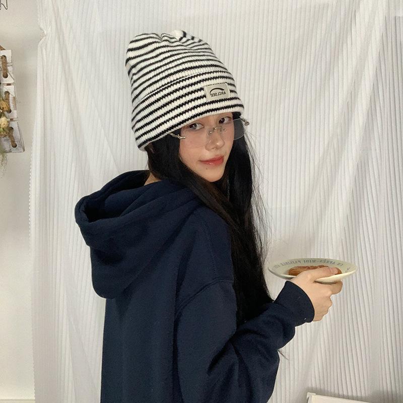 Luochi Korean Style Striped Knit Hat - Slimming & Versatile for Autumn/Winter