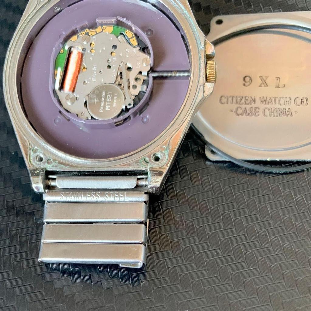 Used Q&Q Ladies Watch Quartz Used working item Rechargeable battery is dead Strap is broken Solar watch