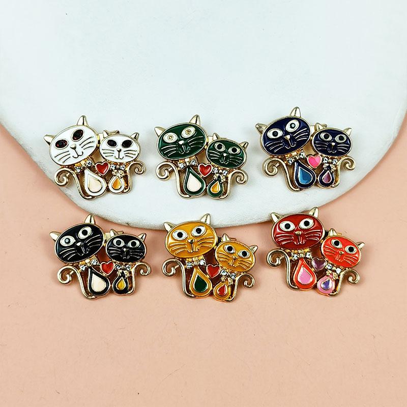 1PC Cat Brooch Cartoon Two Cats Cute Zinc Alloy Versatile Pin Buckle Clothing Accessories Diamond Inlaid
