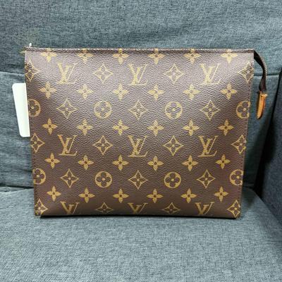 [Pre-Owned] Toiletry Pouch 26 Classic Monogram Canvas And Leather Wash Bag - Very Good #1J7U0PQ