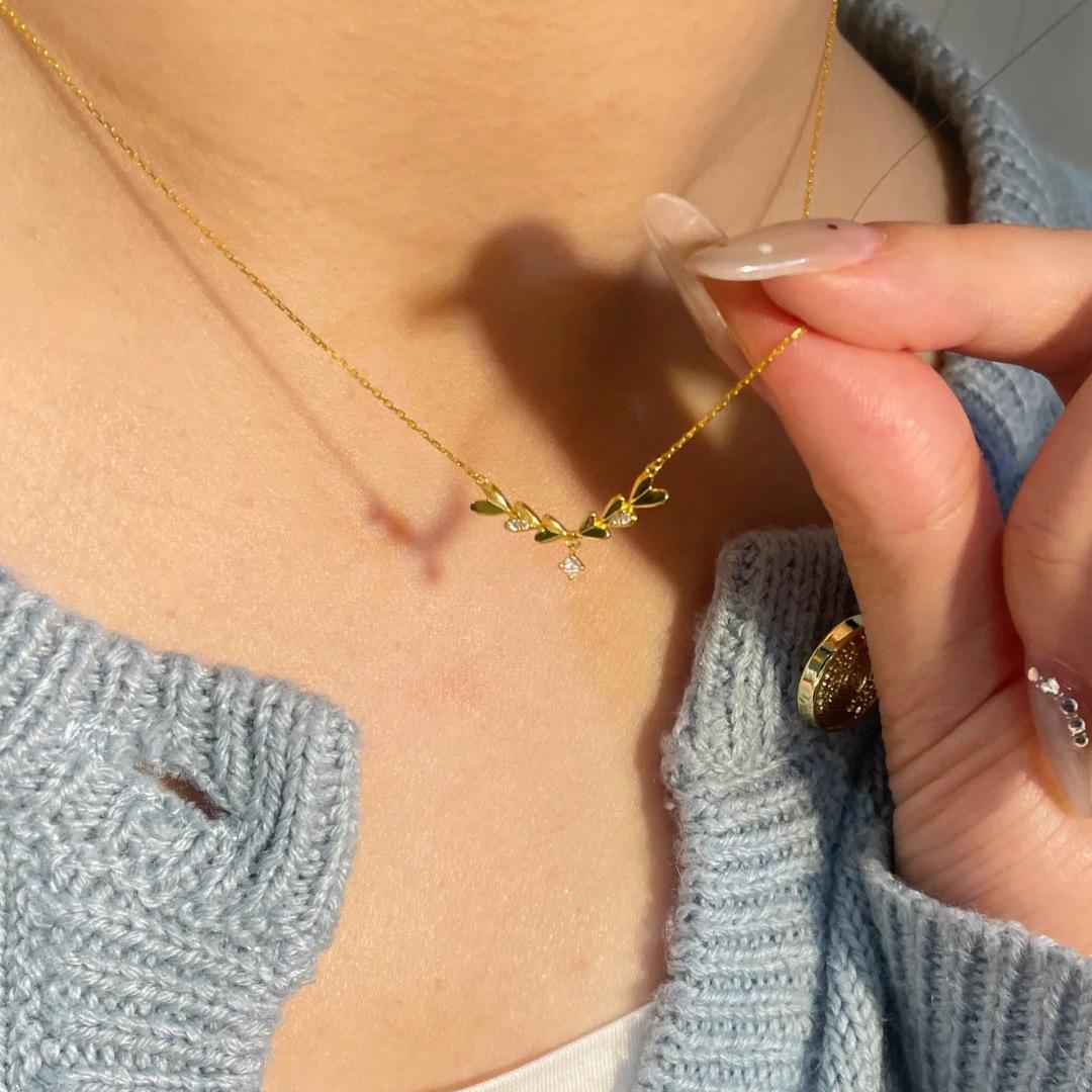 Golden Wheat Ear Heart-Shaped Zirconia Necklace - Elegant and Versatile Design