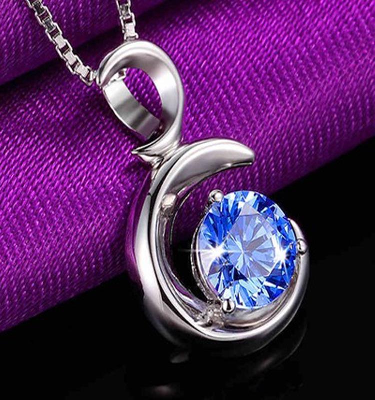 Silver-Plated Crescent Moon Heart Pendant Necklace - Women's Fashion Accessory