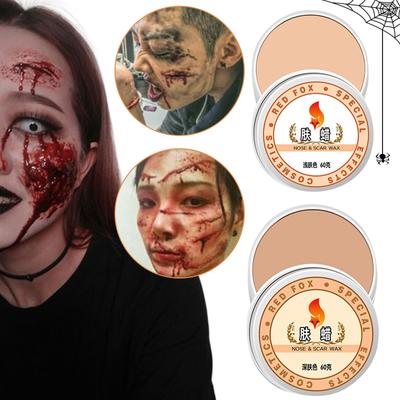 Modellazione con cera per cicatrici, finta ferita, effetto speciale sulla pelle per la fase di Halloween