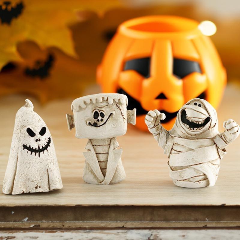 1PC Halloween Decorations Gothic Skull Ghost Candle Resin Figurine, Halloween Statue for Indoor Haunted House Halloween Party Decoration