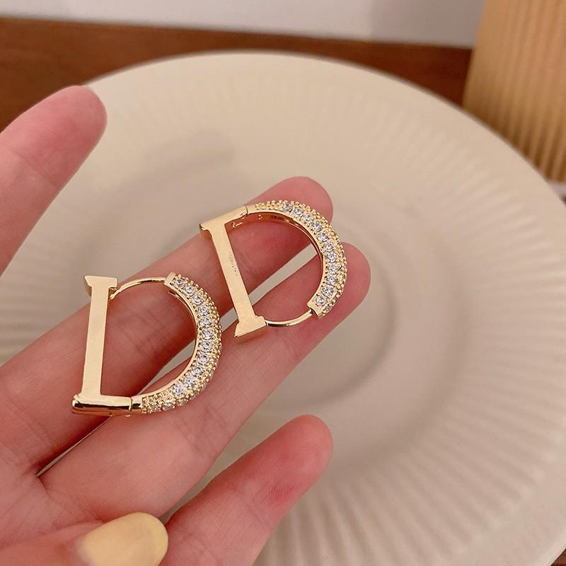 Boucles d'oreilles tulipe rétro françaises boucles d'oreilles amour design temperament sens des détails boucles d'oreilles diamant boucles d'oreilles mode coréenne