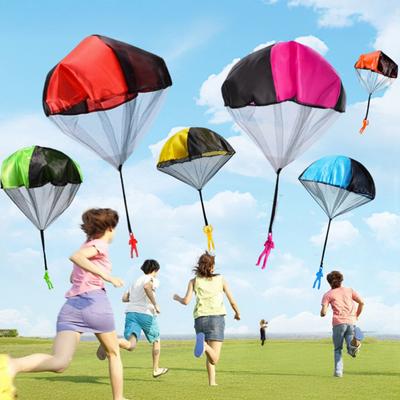 Jouet Parachute avec Figurine de Soldat Parachute pour Enfants Sans Enchevêtrement pour Jeu Extérieur Favorise la Coordination Œil-Main Lancer Facile