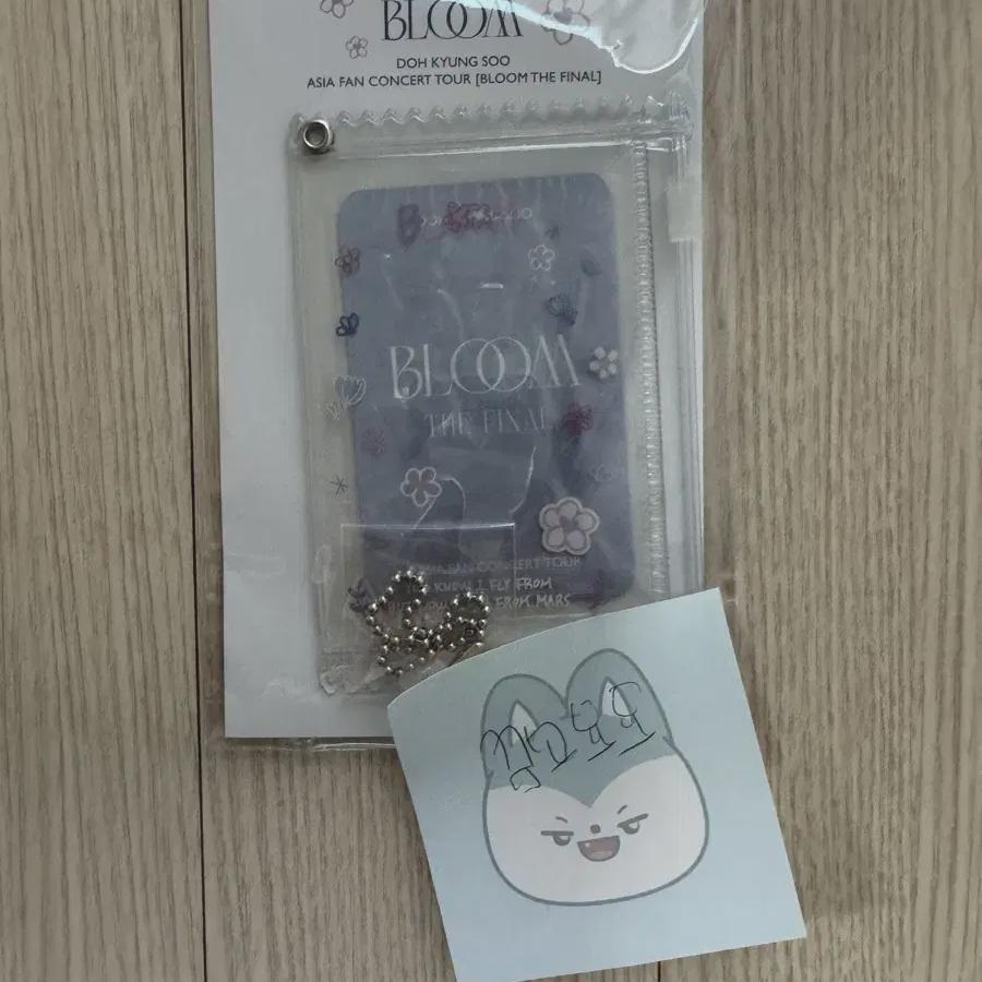 

Экзо До. Делать. Bloom Финальный мини ПВХ кошелек + Фотокарточка