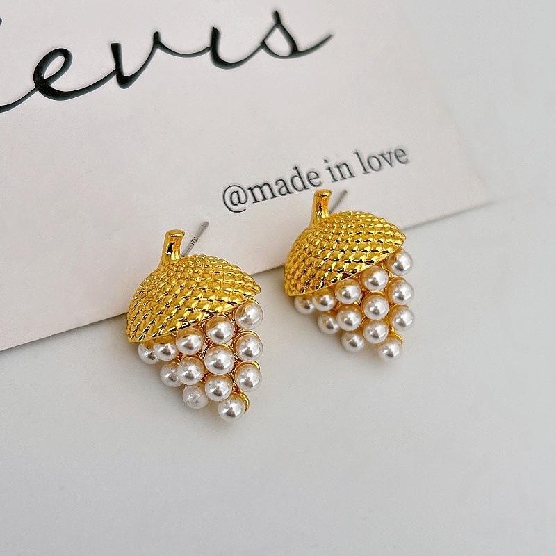 Creative And Unique Grape Strawberry Shape Stud Earrings, Simple Atmosphere, Personalized Pine Cone Shape Stud Earrings, Commuting Versatile Earrings