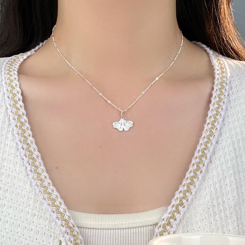 Simple Apricot Leaf Necklace for Female Minority Design Sense, Atmosphere Sense, Fashion Collar Chain Necklace Ornament