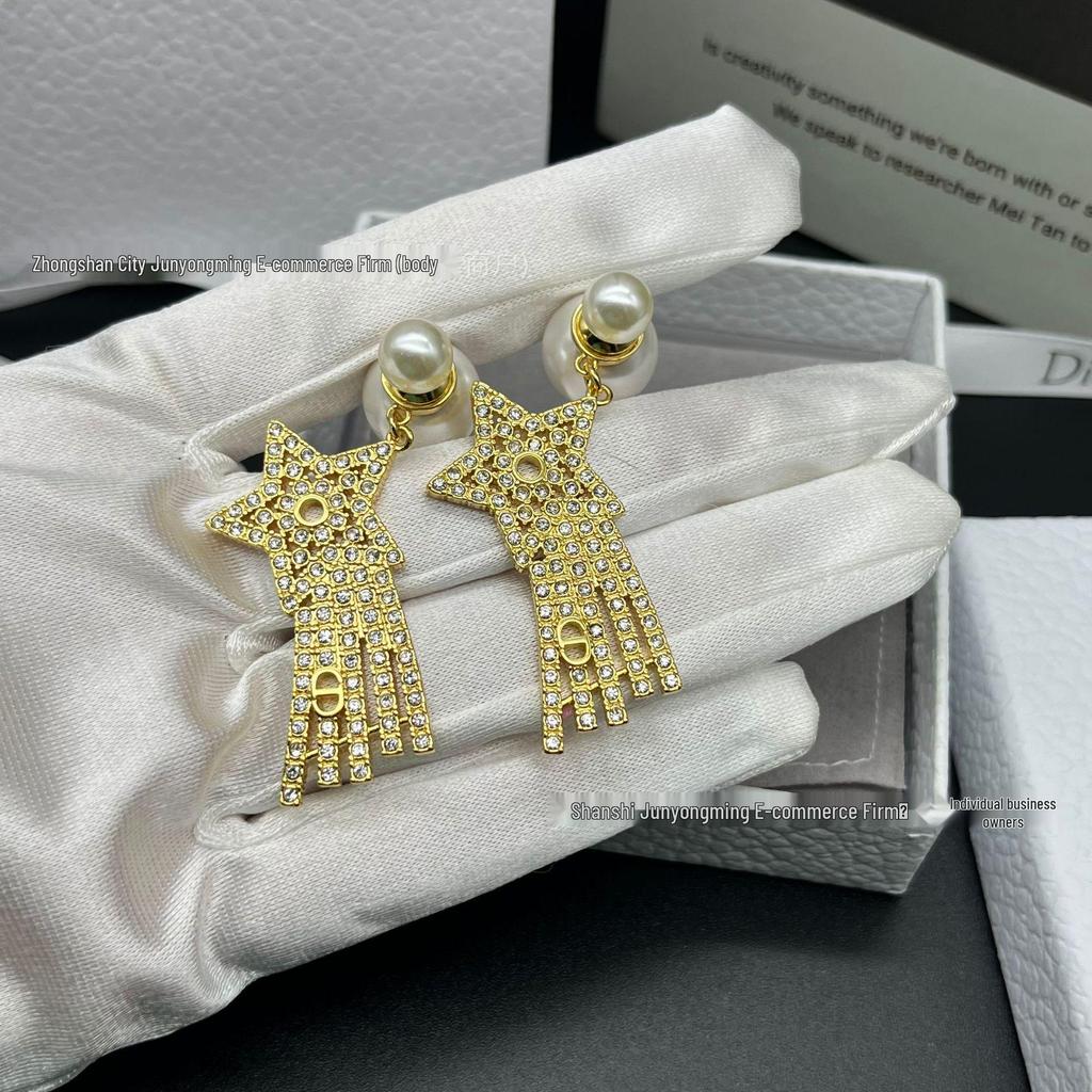 Elegant Star Earrings: Women's Inlaid Diamond Shooting Star with Large and Small Pearls and Five-Pointed Star Design.