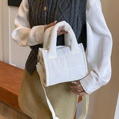 Koreanischer Stil Daunenweste Schultertasche Einfarbige Große Kapazität Flauschige Umhängetasche Weltraumweste Leichte Kleine Quadratische Tasche